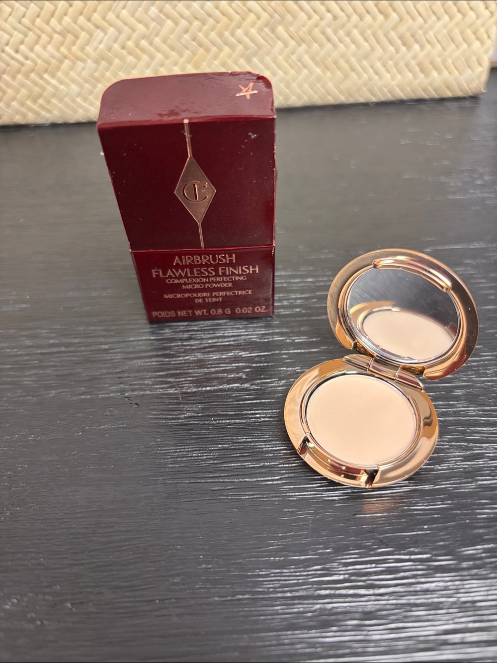 Charlotte Tilbury Airbrush Flawless Finish Powder - Light/Beige - 1 fair